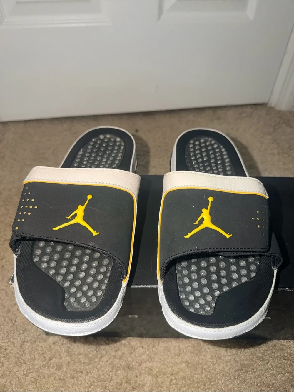 Nike Air Jordan Hydro VI 6 Slides Black White Varsity Maize Yellow Men’s Size 9
